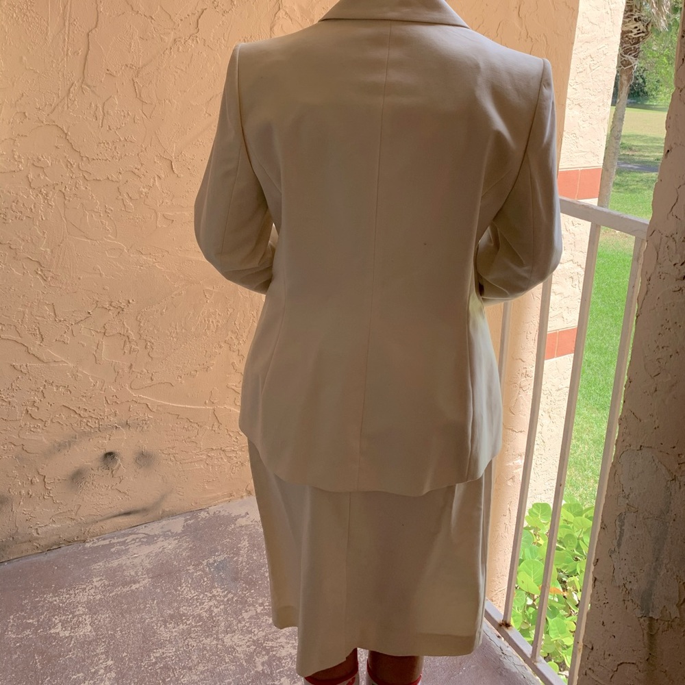 Calvin Klein Women’s 2PC Suit size 10 Color Claw